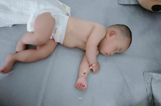 鄄城宝宝脸上有白色斑块 鄄城宝宝脸上有白色斑块